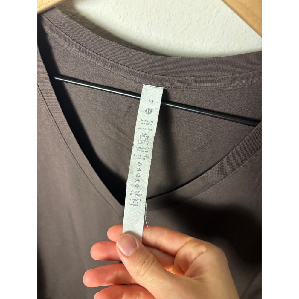 🩵Lululemon Love V-Neck T-Shirt Espresso Brown Size 10 LW3EPGS - Picture 2 of 4